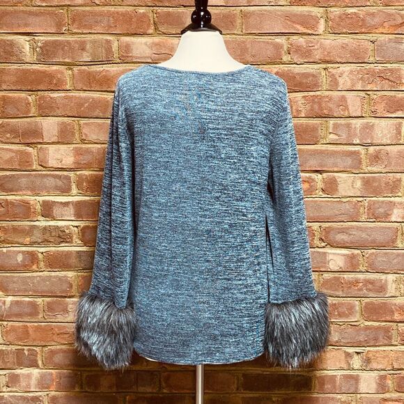 Rain Black & White Knot Front Faux Fur Sleeve Top Size Large NWT - Picture 2 of 6